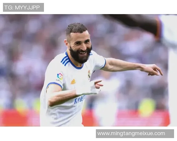 11号球衣的足球明星风采尽显精彩瞬间与场上荣耀时刻的完美结合